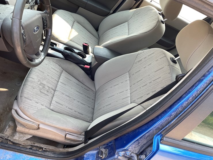 #115-•-2011-ford-focus-(has-wi-title)-image-40