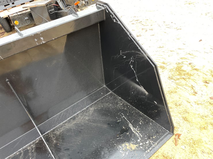 #2010-•-new-kc-oversized-qt-light-material-skid-steer-bucket-image-9