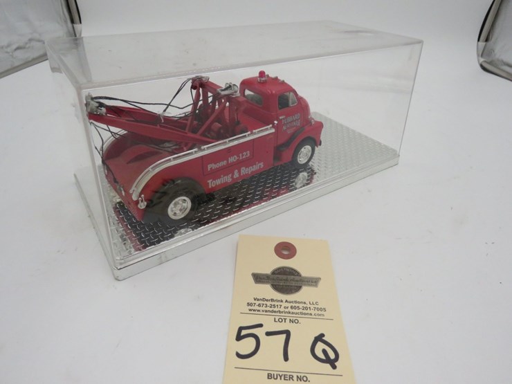first-gear-collectible-1952-gmc-wrecker-in-case-image-4