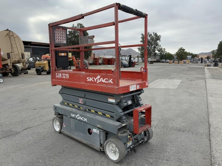 skyjack-sj-3219-scissor-lift-image-4