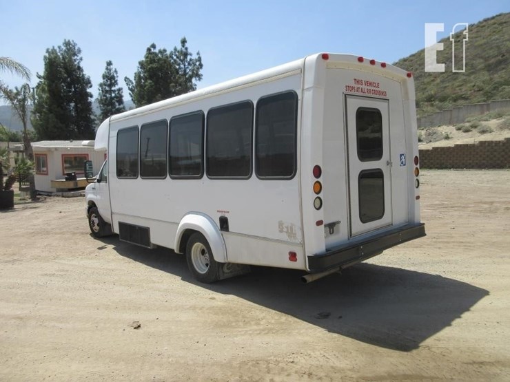 2011-ford-e450-image-2