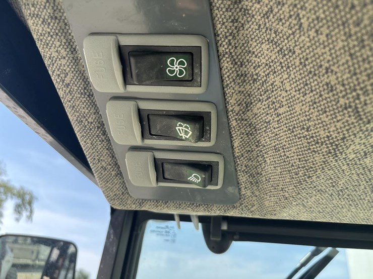 john-deere-1025-image-50