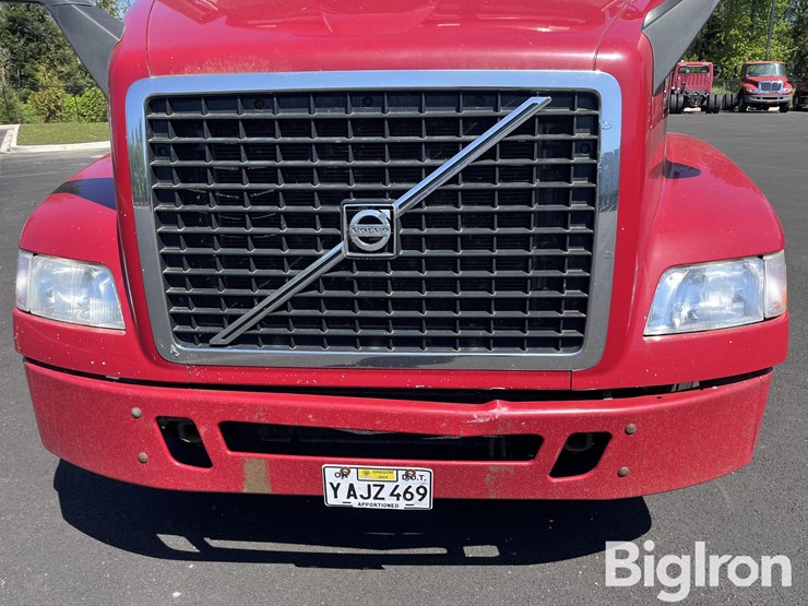 2016-volvo-vnm42t-truck-tractor-image-9