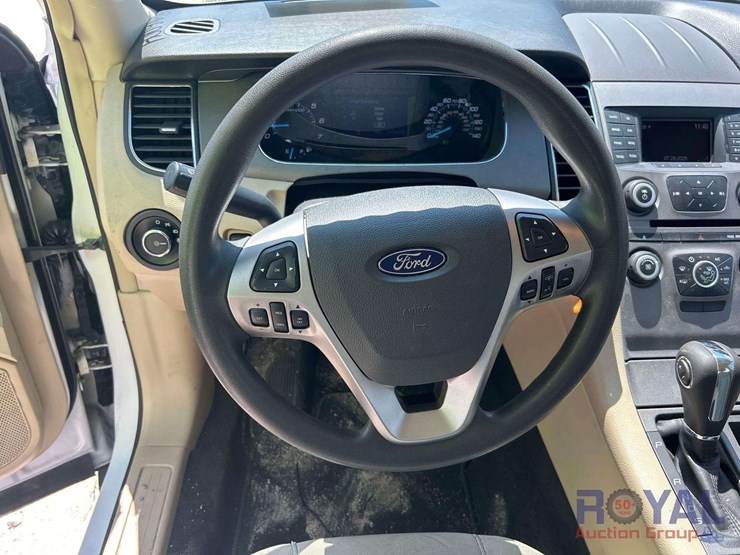 2015-ford-taurus-se-sedan-image-10