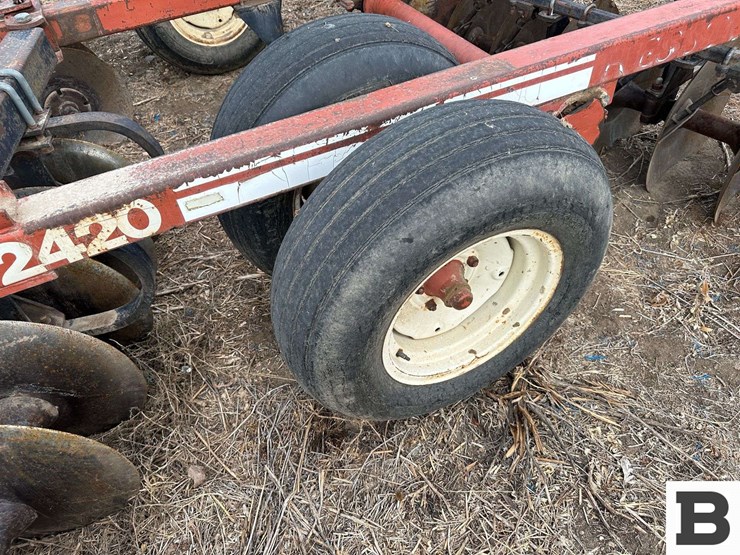 hesston-2420-image-25