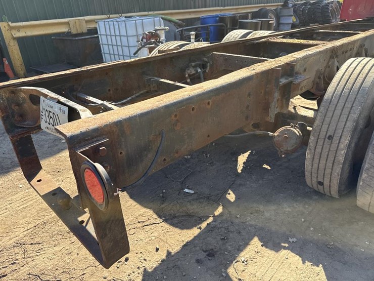 #1815-•-1985-international-1954-cab-chassis-truck-image-31