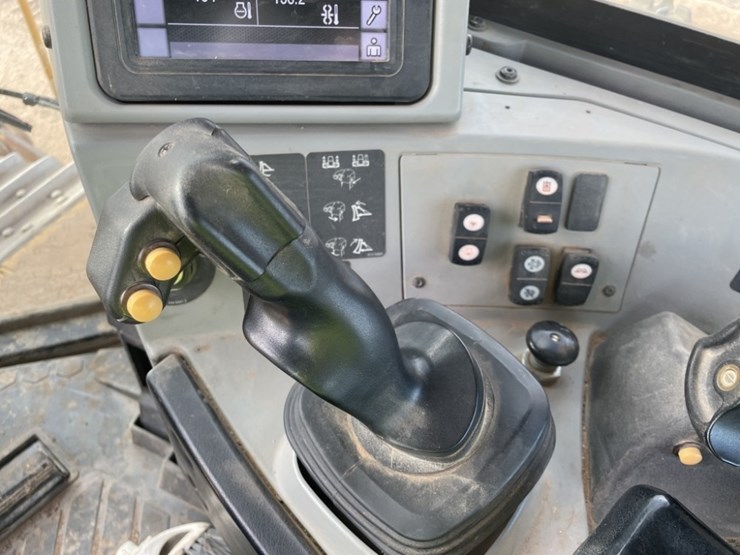 2017-caterpillar-d8t-image-38