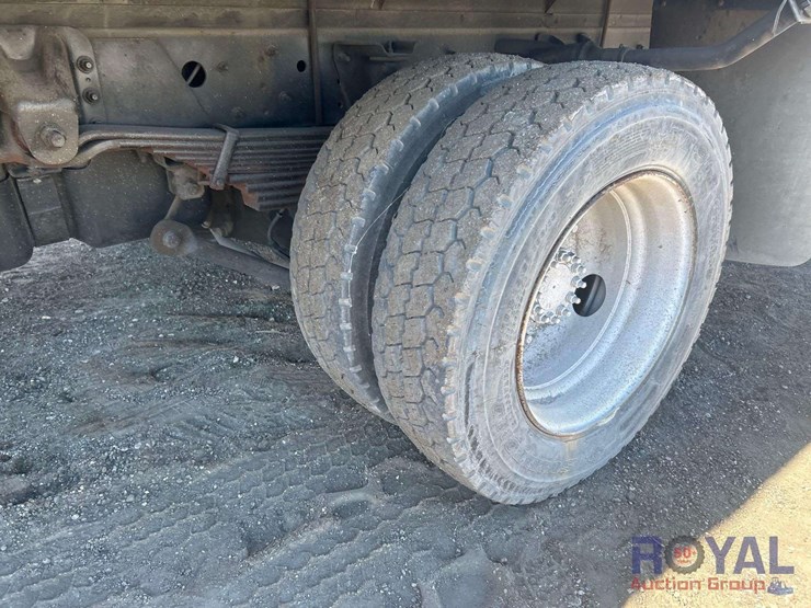 2008-gmc-c5500-dump-truck-image-21