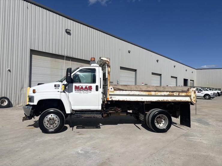 #5081-•-2005-gmc-c4500-4x4-single-axle-dump-truck-image-2