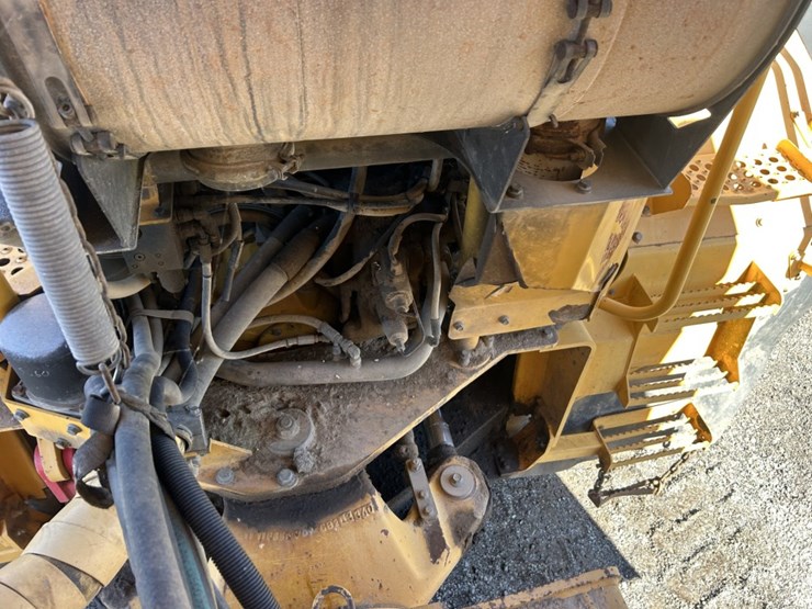 2004-volvo-a40d-image-31