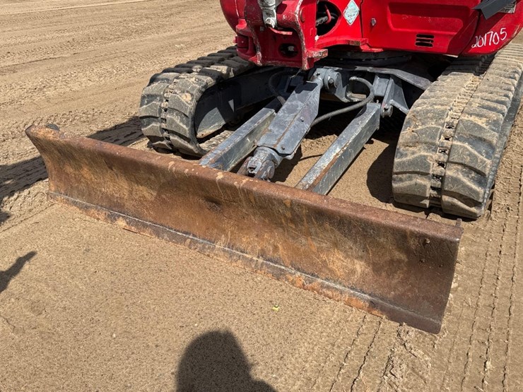 takeuchi-tb240-image-18