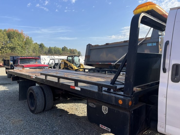 2005-gmc-5500-image-27