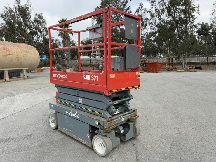 skyjack-sj-3219-scissor-lift-image-2