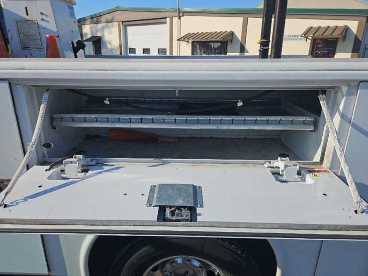 2018-ford-f350-xlt-image-15