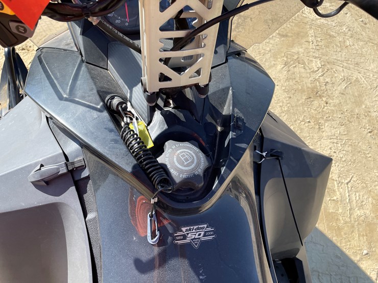 #1895-•-2009-ski-doo-mxz-renegade-600-snowmobile-(sells-with-bill-of-sale-only)-image-38