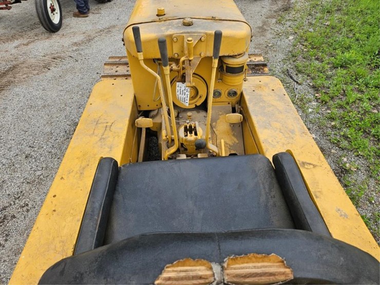 2015-caterpillar-d2-image-22