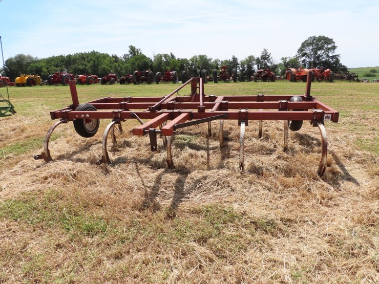 international-chisel-plow-image-2