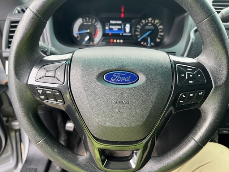 2017-ford-explorer-image-27