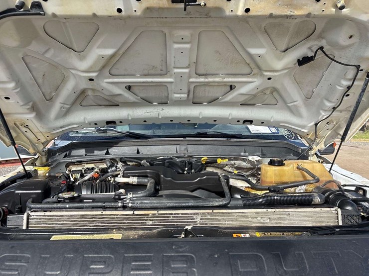 2015-ford-f-550-4x4-bucket-truck-image-16