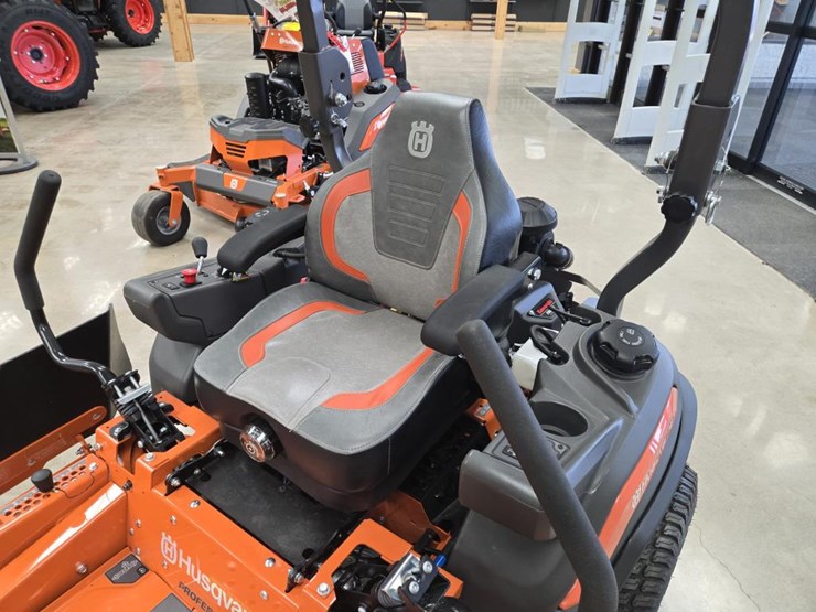 #1785-•-2023-husqvarna-z-560l-zero-turn-lawn-mower-image-15