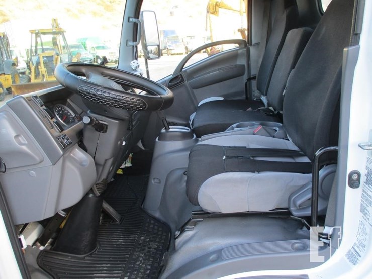 2022-isuzu-nrr-image-8