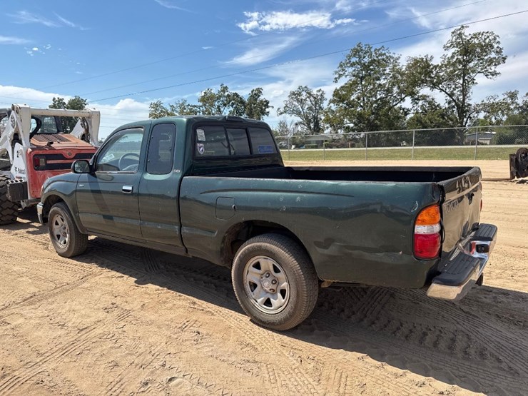 2001-toyota-tacoma-srs-truck-image-8