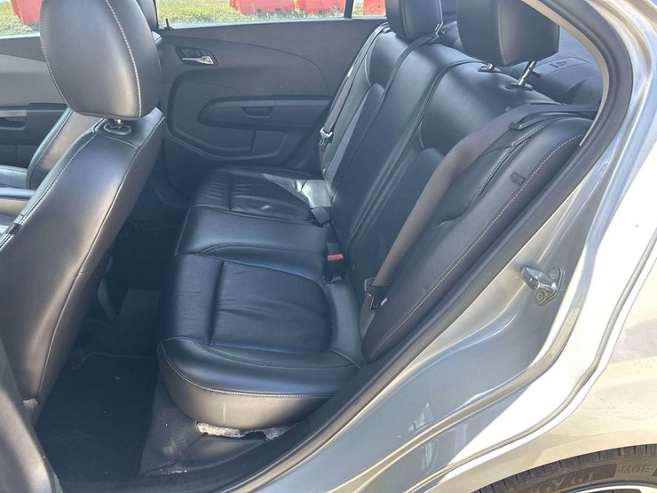 2017-chevrolet-sonic-premier-sedan-image-15