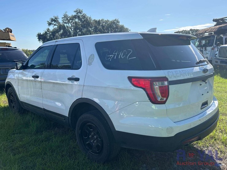 2017-ford-explorer-image-3