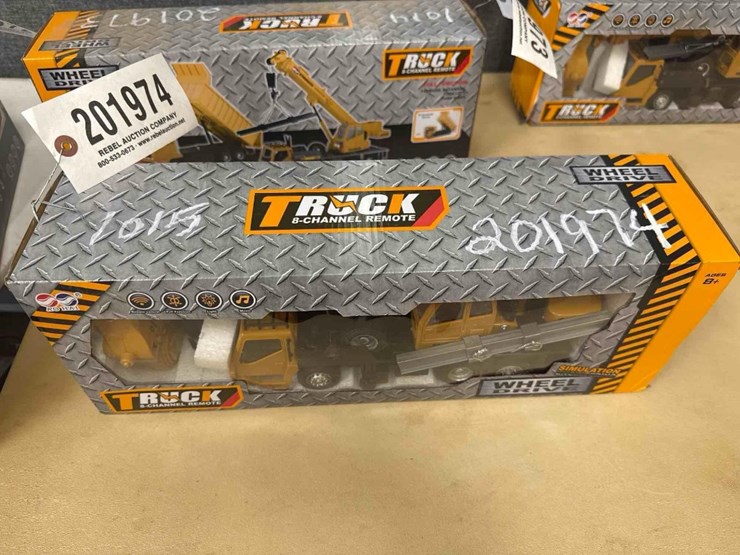 unused-toy-remote-controlled-crane-truck-image-2