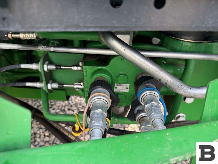 2011-john-deere-6115d-image-64