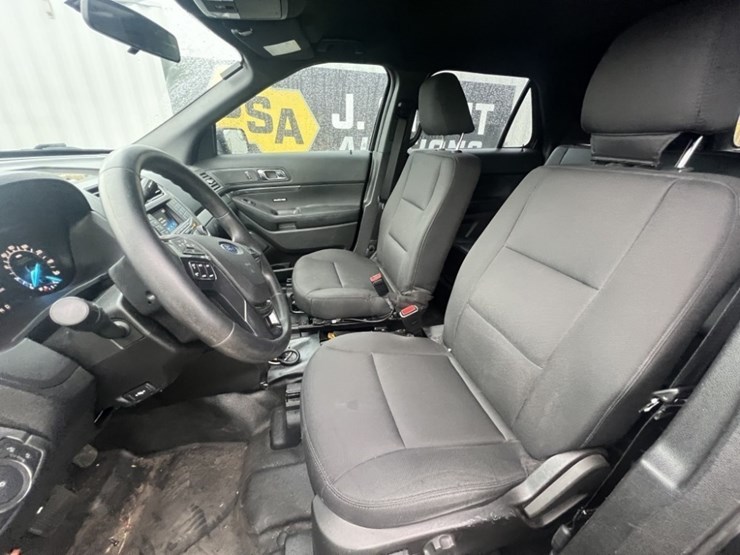 2017-ford-explorer-image-23