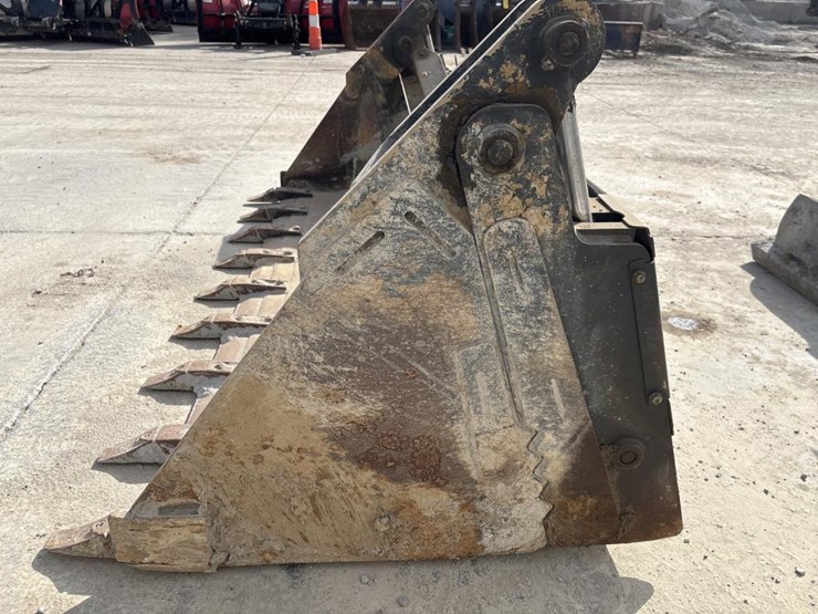 #5068-•-approx-84"-bobcat-combination-bucket-image-6