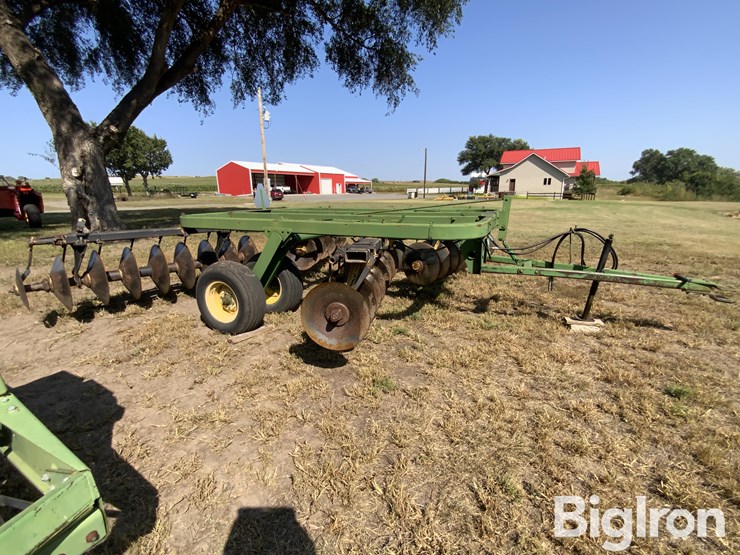 john-deere-310-image-4