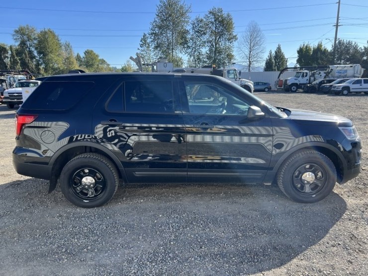 2017-ford-explorer-image-3