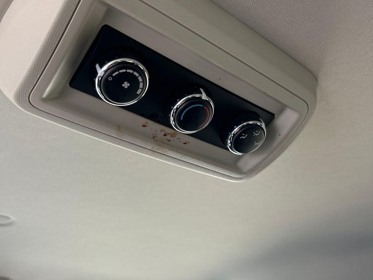 2015-dodge-grand-caravan-image-12