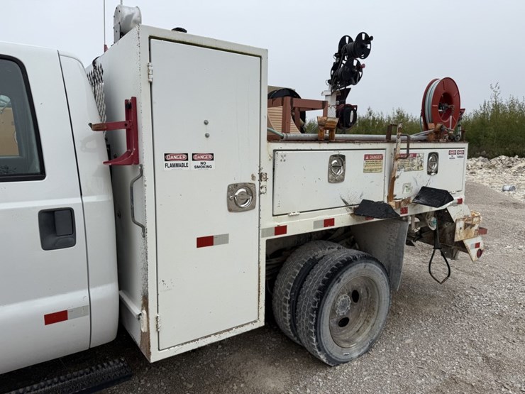 2008-ford-f550-image-16