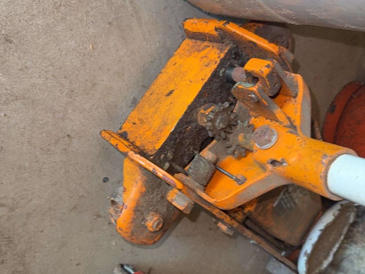 2-1/4-ton-floor-jack-image-6