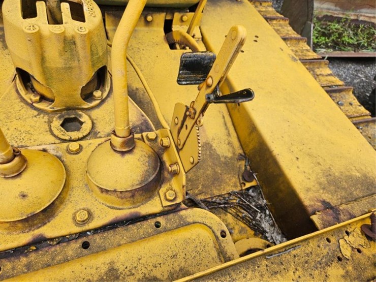 2013-caterpillar-d6-image-25