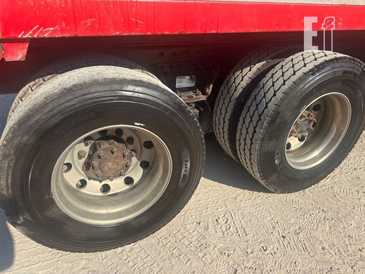 2019-peterbilt-567-image-18