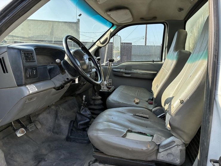 2010-ford-f650-image-10