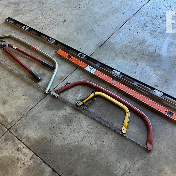UNKNOWN ASSORTED LEVELS, SAWS