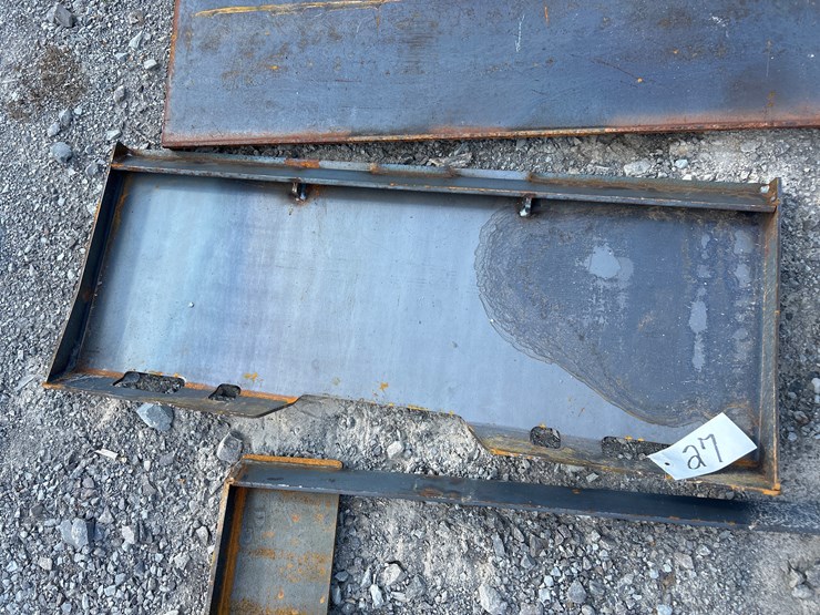 #27-•-(1)-skid-steer-mount-plate-image-1