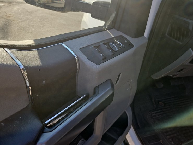 2018-ford-f350-xlt-image-30