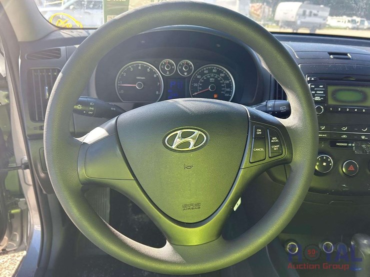 2010-hyundai-elantra-touring-sedan-image-14