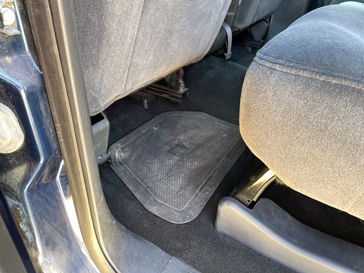2002-chevrolet-silverado-2500hd-image-68
