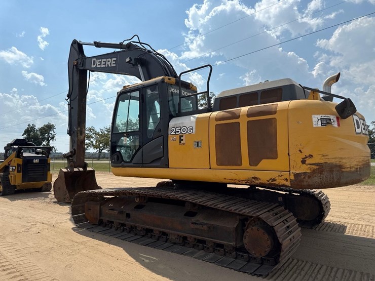 2015-deere-250g-lc-image-40