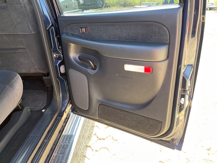 2002-chevrolet-silverado-2500hd-image-40
