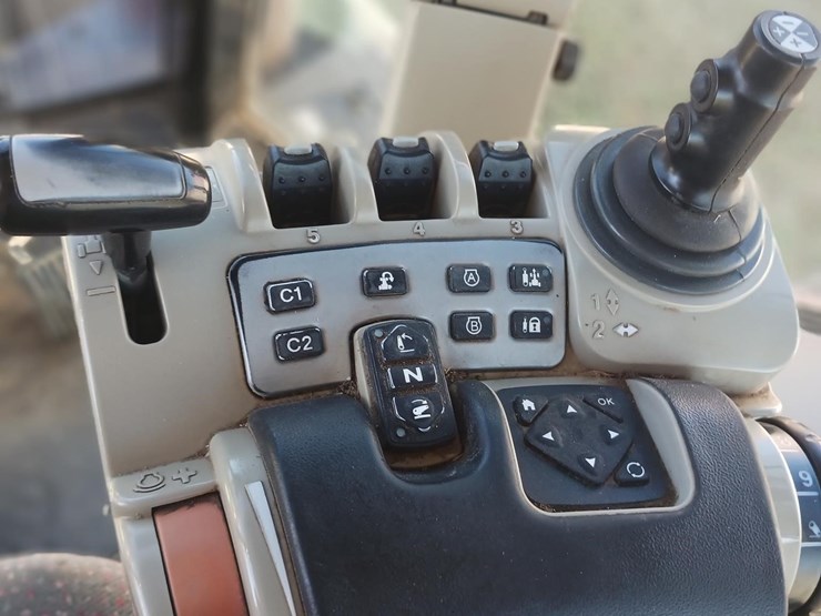 2015-massey-ferguson-8732-image-12