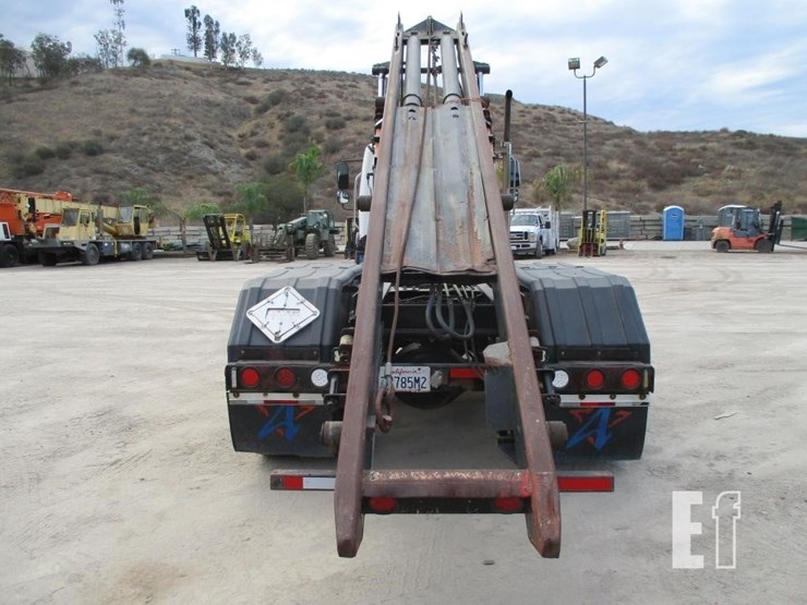 2008-freightliner-business-class-m2-106-image-15