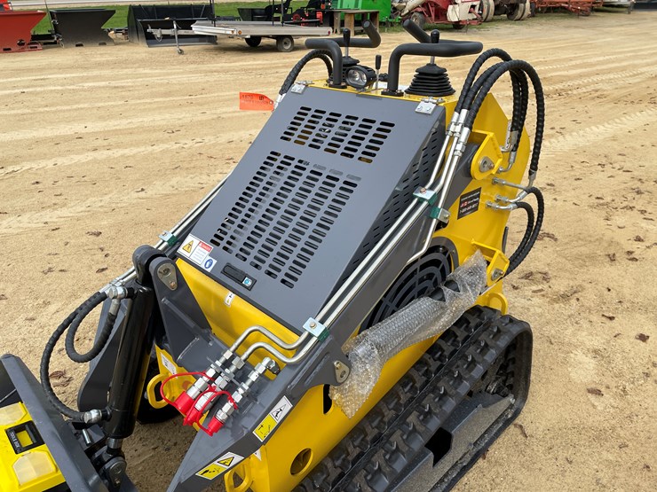 #215-•-new-landhonor-ride-on-skid-steer-loader-image-11